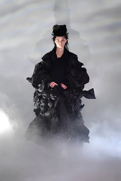 Look 17